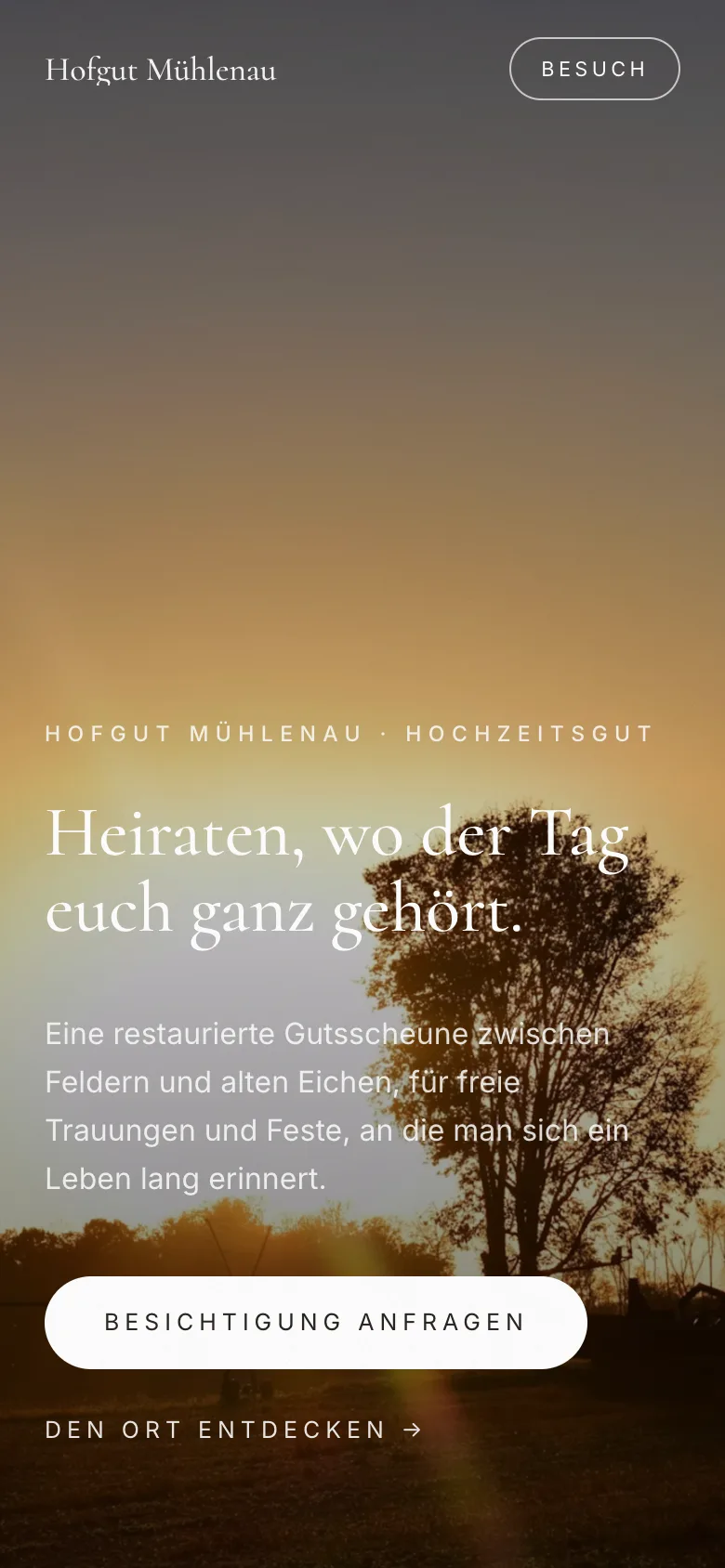 Mobile Startansicht der Hofgut-Website mit Abendstimmung und Schlagzeile
