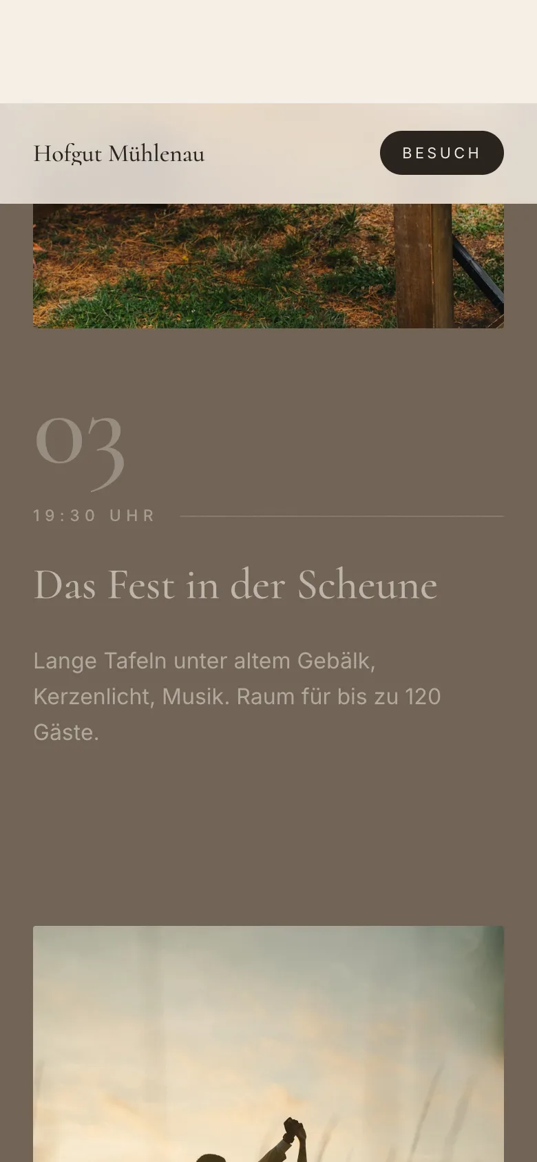 Mobile Ansicht aus der Mitte der Seite mit Foto und Zeitlinie